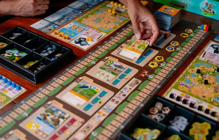 El tablero principal, con la fila de cartas