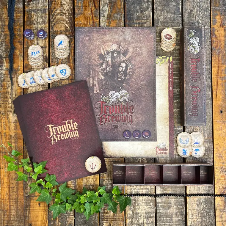 La edición Trouble Brewing: almanaque, fichas y hojas