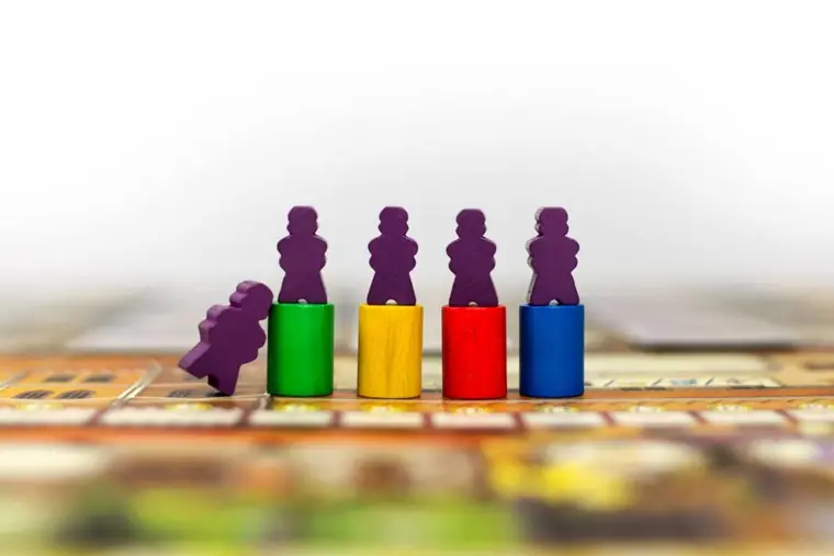 Sirvientes y familiares de los cuatro colores