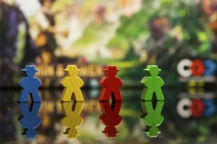 Los arqueólogos de madera de los cuatro colores