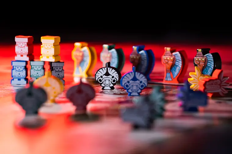 Las piezas de madera de los jugadores
